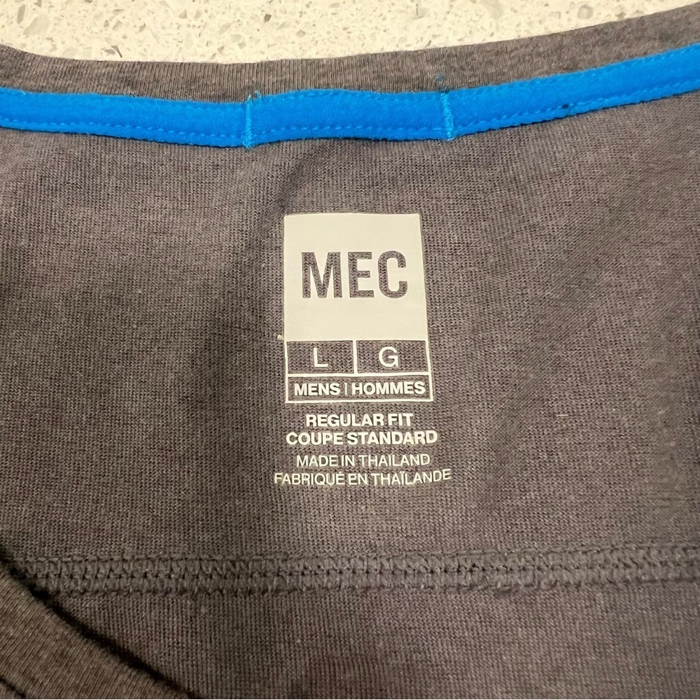 MEC Men's Performance Tank With Front Unique Pocket Gray with Blue Trim Size L - Picture 4 of 6